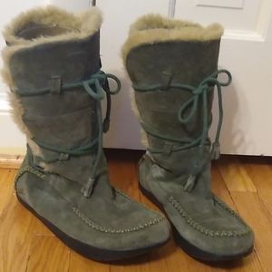 Earth shearling boots